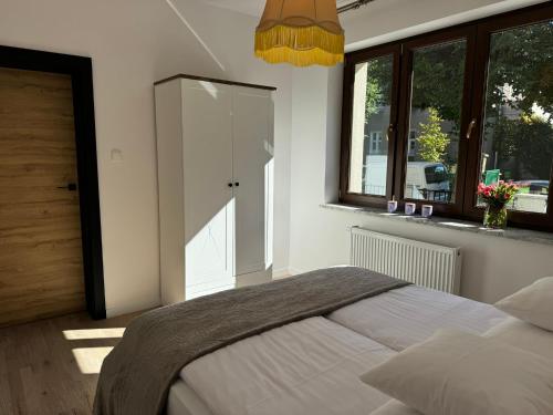 2 bedrooms, 3 beds