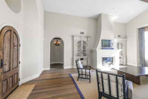 # Marbella Lane - Lavish 4BR Coastal Paradise in Newport Beach, USA