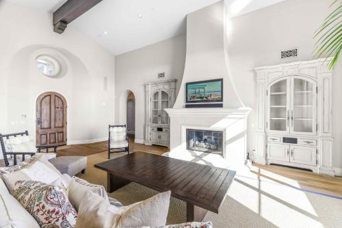 # Marbella Lane - Lavish 4BR Coastal Paradise in Newport Beach, USA