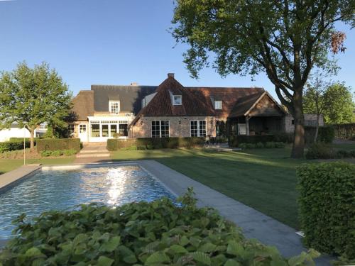 Beautiful holiday home in Vlaanderen with shared pool gîte à louer Balen