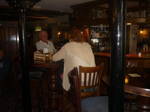 Bar/salonek, The Darnley Arms in Shorne