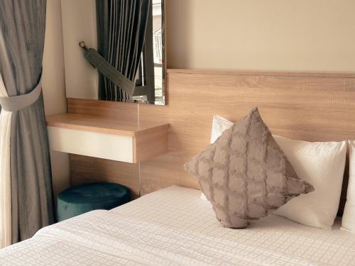 Deluxe King Suite image 10