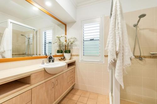 Ocean Links - Modern Beachside Escape Near Pippi Beach - Holiday Yamba, Yamba (foto 9)