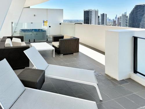 Ocean View Luxury 2 Level Penthouse 3BR 30th Floor - Tap to explore photos