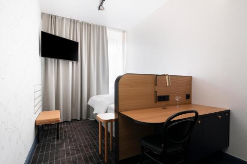 Standard Single Room image 3