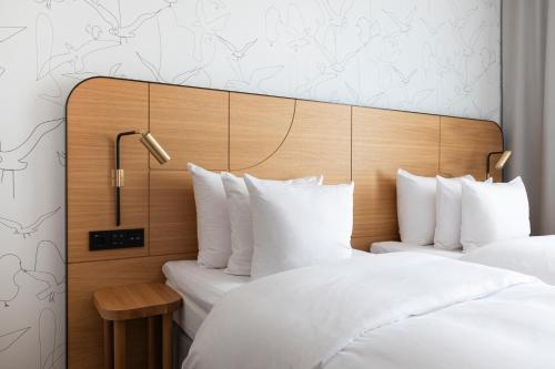 Standard Twin Room image 3