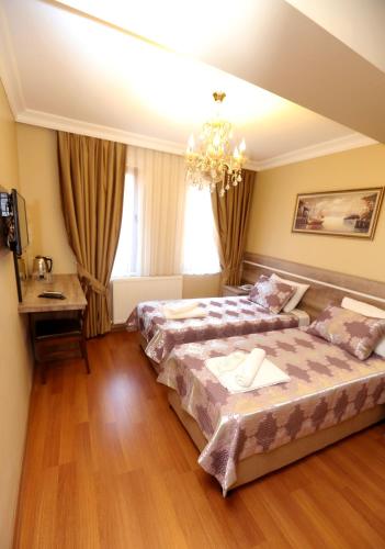 Family Room image 6