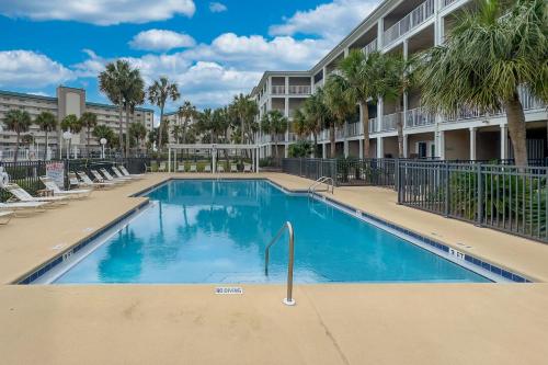 Sea-Esta - Easy Walk to the Beach + Balcony with Pool Views - image 3