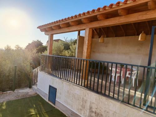 Skats, La Casa de Abajo in Arroyomolinos de la Vera