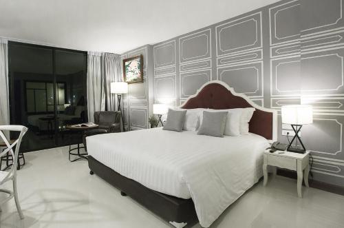 room detail thumbnail 1