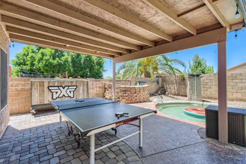 Modern Spacious 3 BR Home Pool and Game in Desert View Village