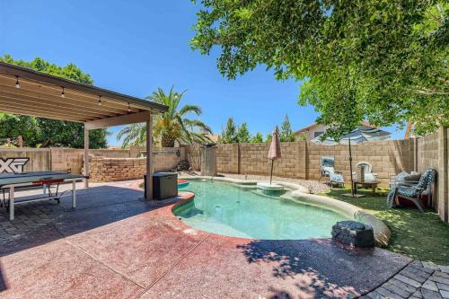 Modern Spacious 3 BR Home Pool and Game in Desert View Village