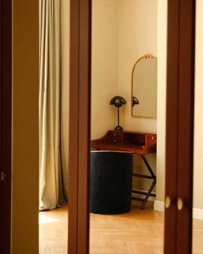 600911224 Margot Old Tbilisi