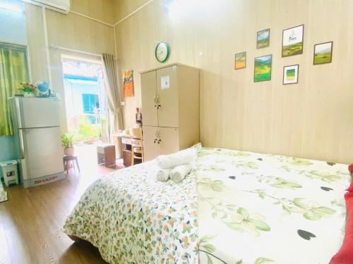 Homestay with Large bed,  balcony private bathroom