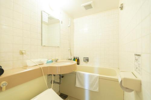 Japanese-Style Quadruple Room image 10