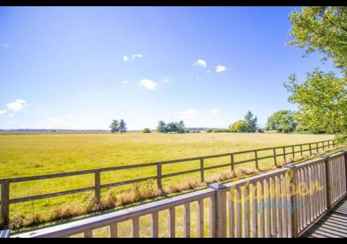 Skats, Five Waterings - Luxury Lodge - Romney Marsh, Kent in Snargate