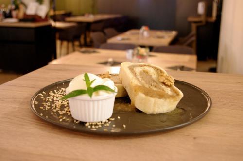 Lipa Hotel & Bistro - image 14