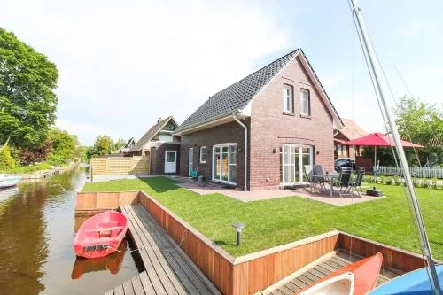 Exklusives Ferienhaus mit Bootssteg für 5 Personen + Baby in Südbrookmerland, Deutschland