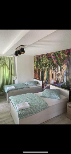 1 double bed, 1 twin bed
