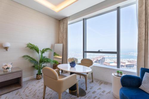 Nasma Luxury Stays - Sea-View Studio in Palm Tower with Full Amenities, Dubai (photo 5)