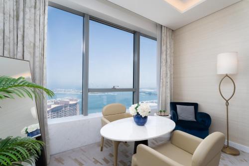 Nasma Luxury Stays - Sea-View Studio in Palm Tower with Full Amenities, Dubai (photo 4)