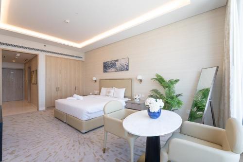 Nasma Luxury Stays - Sea-View Studio in Palm Tower with Full Amenities, Dubai (photo 9)
