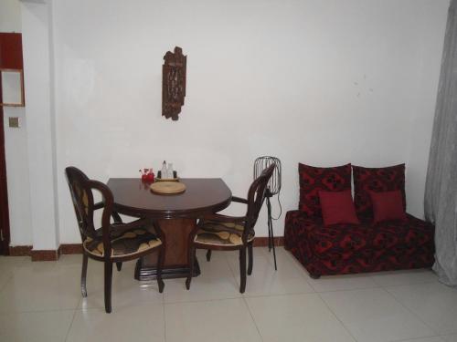 One-Bedroom Apartment image 2