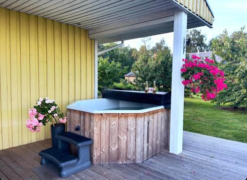 Pezsgőfürdő, Kihnu Kulalistemaja in Tostamaa Vald (Parnu megye)