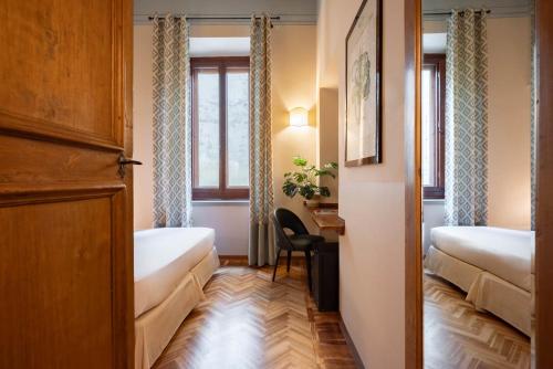 Double or Twin Room image 9