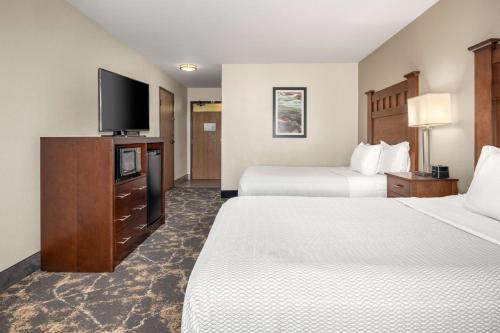 Deluxe Queen Room with Two Queen Beds