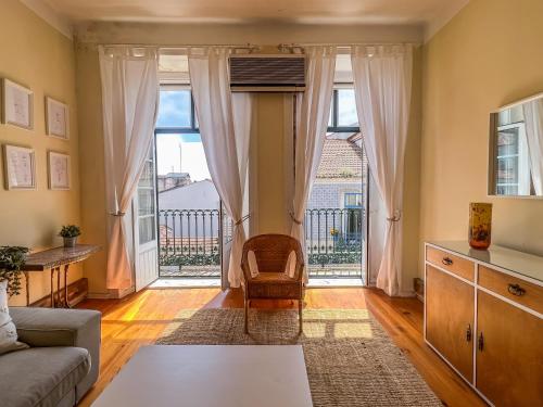 Stay as a Local! Santos Historical Guesthouse III, Lisbon