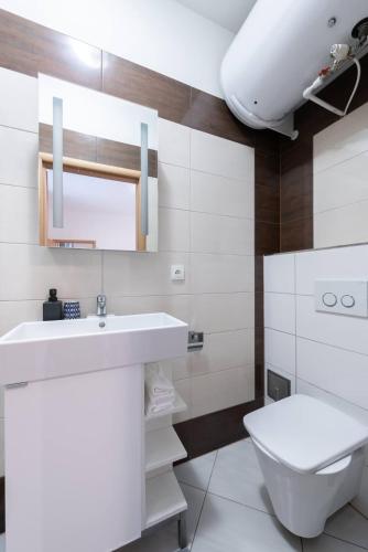 Charming Spacious Apartment in Central Prague - image 4
