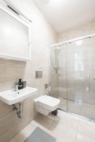 Metropolitan Prague Apt with Amenities - image 8