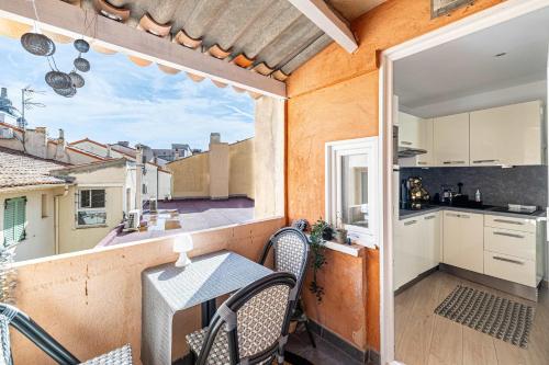LE CONTEMPORAIN adorable avec petite terrasse, emplacement idéal dans le centre