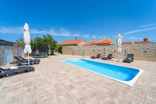 Villa Jadran, Donje Raštane