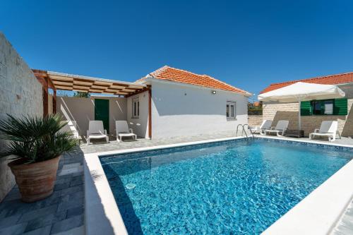 Villa Iva, Donje Raštane