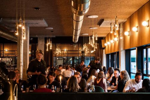 Hotel V Fizeaustraat - image 3