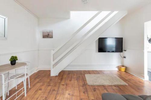 Cheerful Maisonette in the heart of Orrell Park, Liverpool (photo 4)