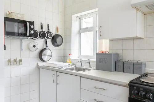 Cheerful Maisonette in the heart of Orrell Park, Liverpool (photo 10)