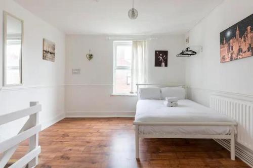 Cheerful Maisonette in the heart of Orrell Park, Liverpool (photo 6)