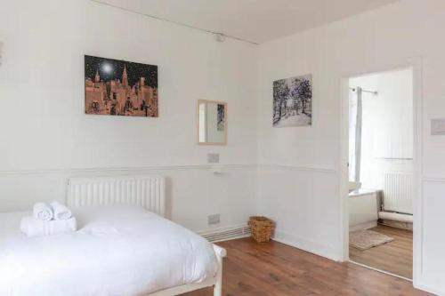 Cheerful Maisonette in the heart of Orrell Park, Liverpool (photo 9)