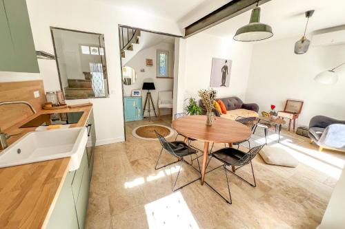 AC - Private Parking - Close to the ramparts AC - Private Parking - Close to the ramparts