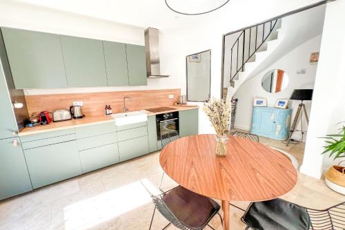 AC - Private Parking - Close to the ramparts AC - Private Parking - Close to the ramparts