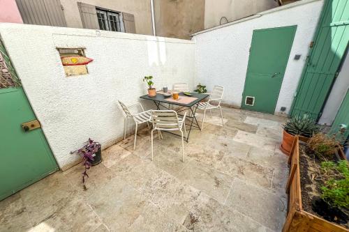 AC - Private Parking - Close to the ramparts AC - Private Parking - Close to the ramparts