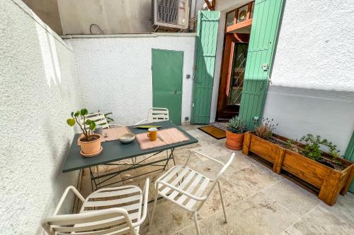 AC - Private Parking - Close to the ramparts AC - Private Parking - Close to the ramparts