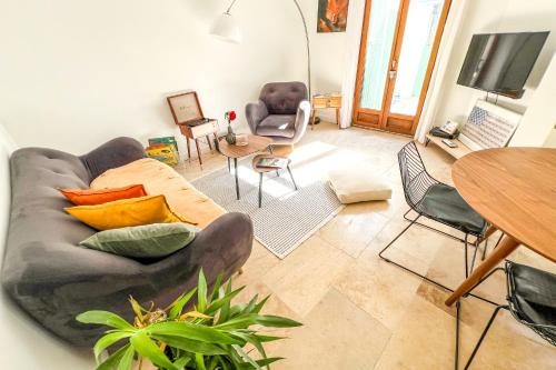 AC - Private Parking - Close to the ramparts AC - Private Parking - Close to the ramparts