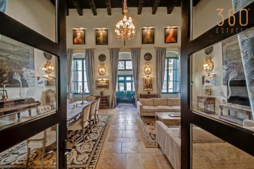 A luxurious Palazzo in Valetta with private Pool by 360 Estates, Valletta