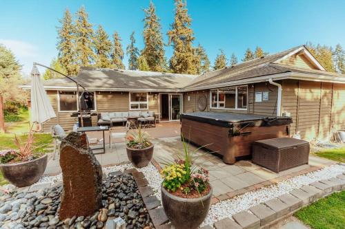 R&Rcade- Hot Tub, Arcade, Candy Machine, Gazebo