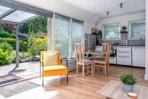 Garden, Landhuisje 31 'De Akkersteen' Bospark IJsselheide Zwolle Hattemerbroek in Hattemerbroek