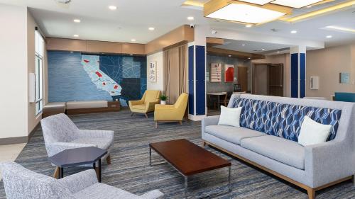 ทัศนียภาพภายนอกโรงแรม, Holiday Inn Express & Suites Ridgecrest - China Lake By IHG in ริดจ์เครสต์ (CA)